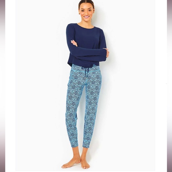NWT lilly pulitzer - luxletic joggers - bon bon blue- size small - Picture 2 of 6